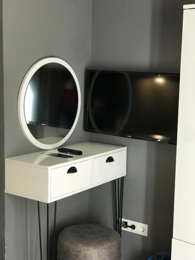 Utarit Hotel 伊斯坦布尔 外观 照片 A modern dressing table