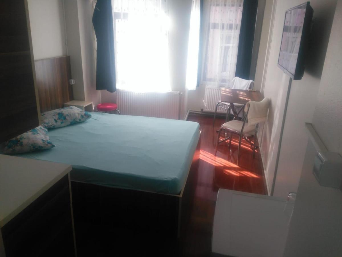 Utarit Hotel 伊斯坦布尔 外观 照片 A room at the hostel