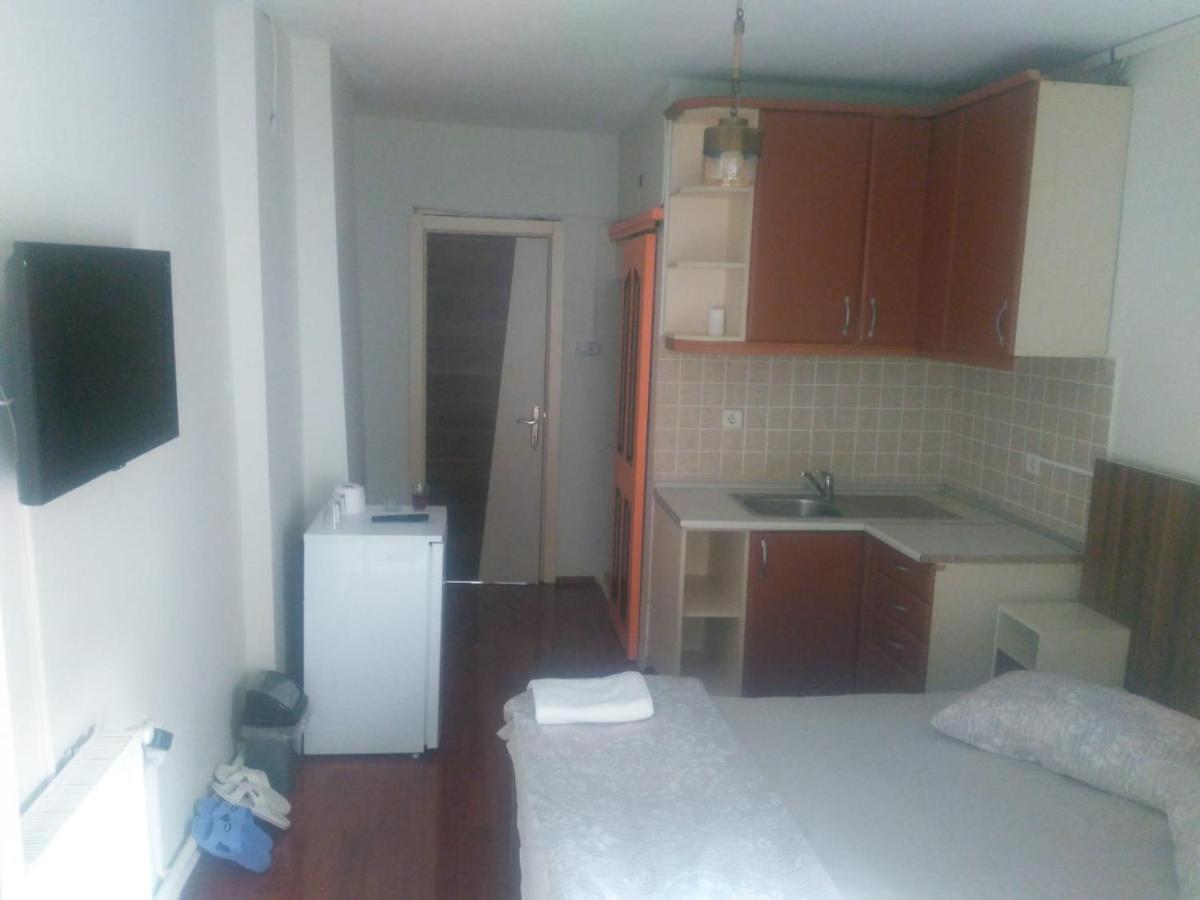 Utarit Hotel 伊斯坦布尔 外观 照片 A studio apartment in Belgrade, Serbia