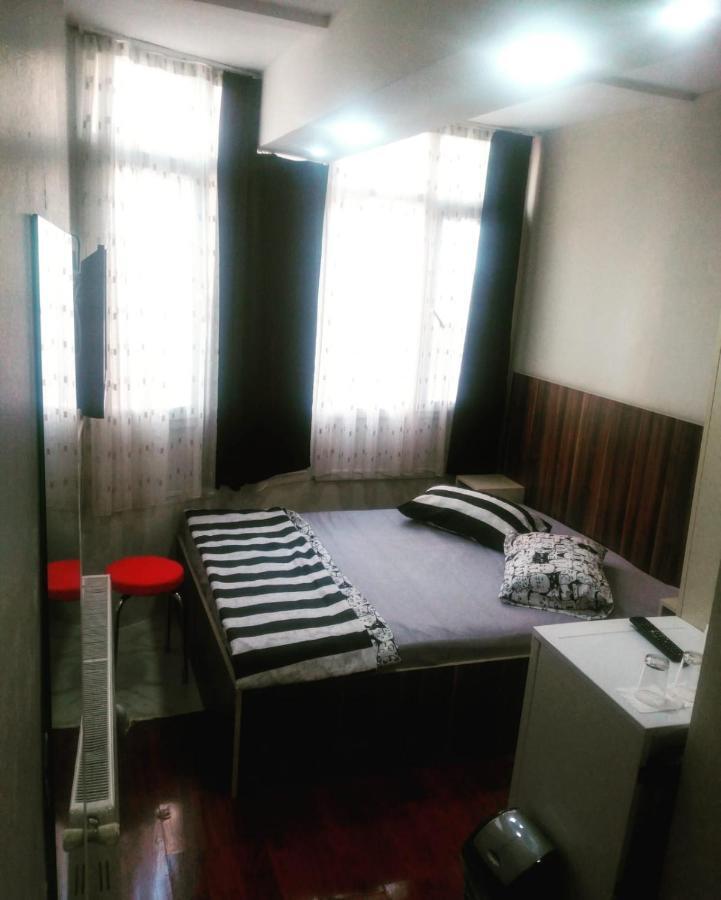 Utarit Hotel 伊斯坦布尔 外观 照片 A room at the hotel