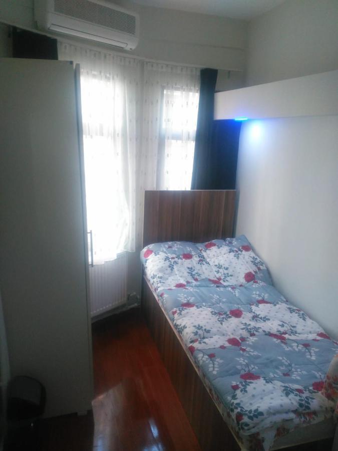 Utarit Hotel 伊斯坦布尔 外观 照片 Hostel room in Belgrade