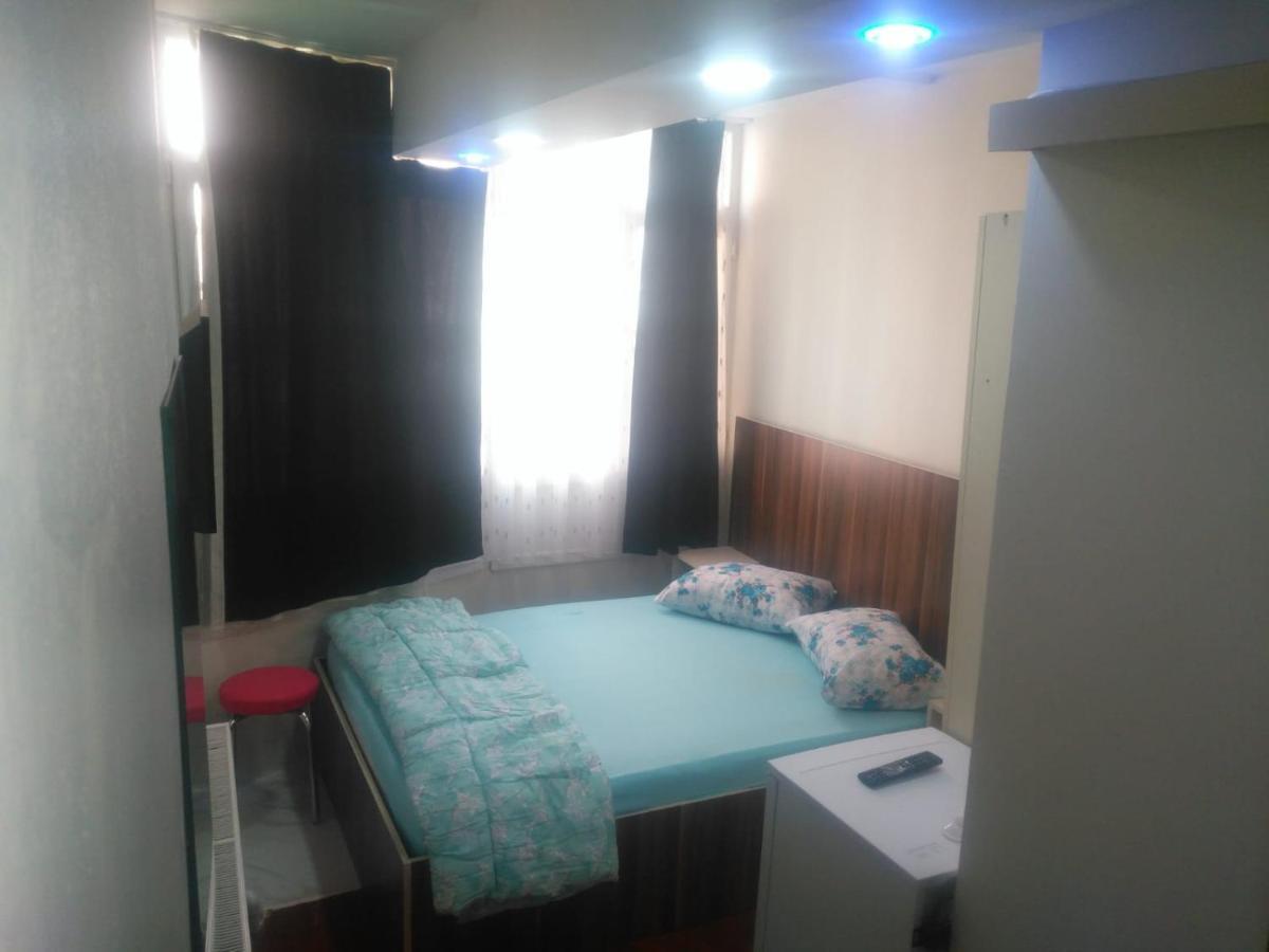 Utarit Hotel 伊斯坦布尔 外观 照片 A room at the hotel