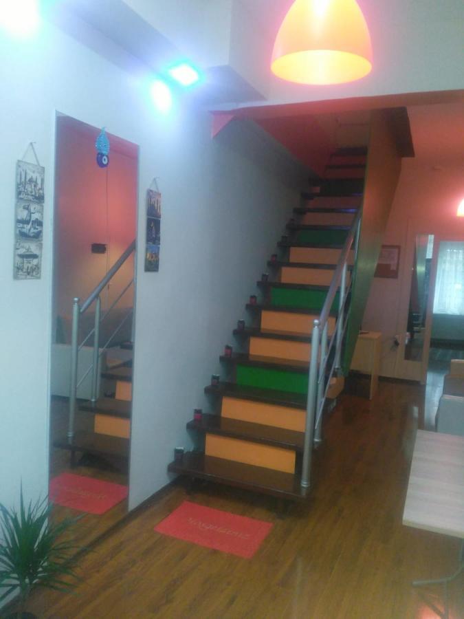 Utarit Hotel 伊斯坦布尔 外观 照片 Stairs in a house