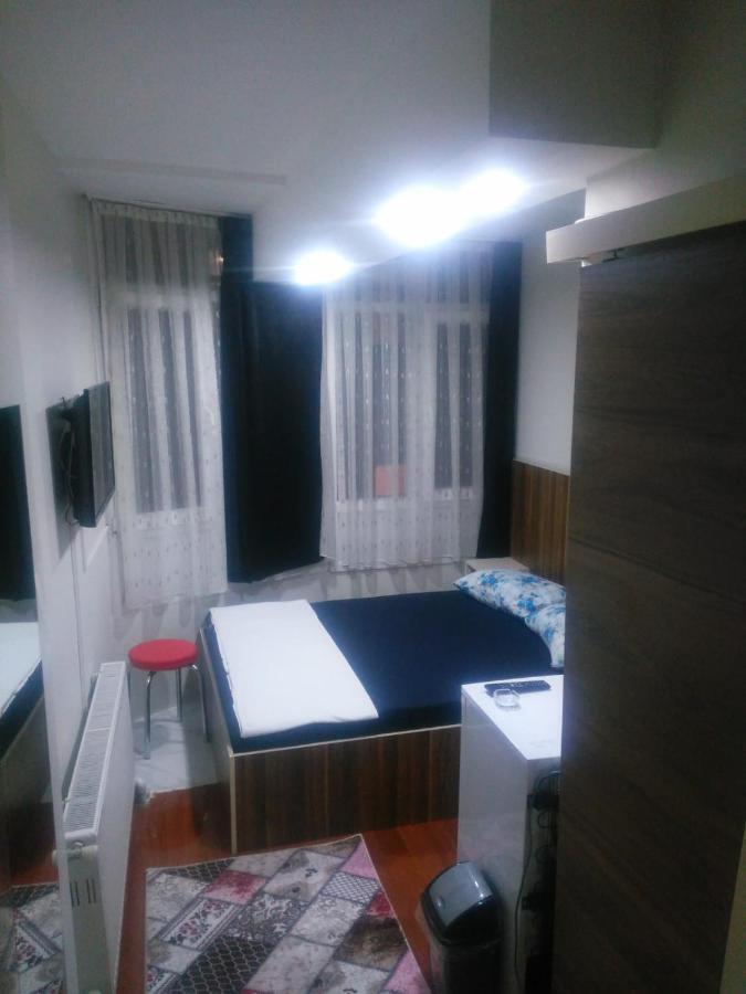 Utarit Hotel 伊斯坦布尔 外观 照片 A room at the hotel